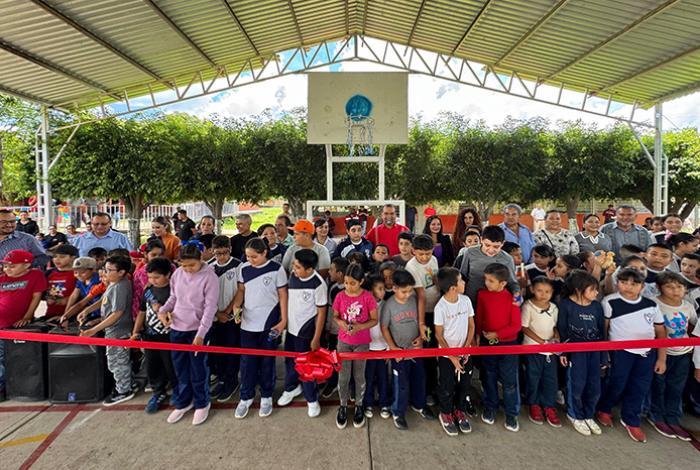 Continúa presidente Víctor Vázquez apostando por la educación en Puruándiro