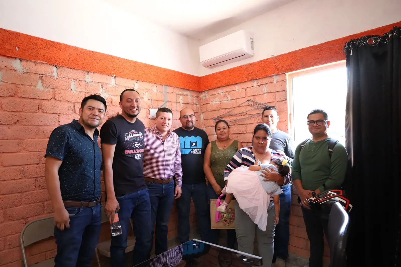 Continúa Vicente Gómez manteniendo contacto con población del distrito XIX