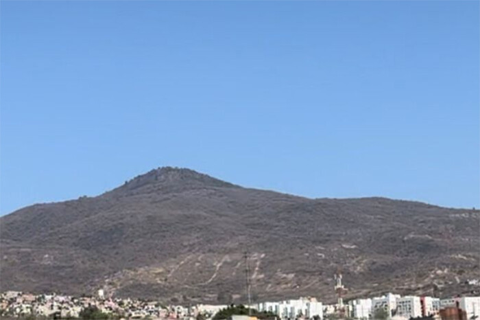 Controlado, el incendio forestal en el Quinceo, en Morelia, pero arde el cerro del Águila