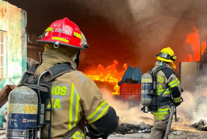 Controlan al 95% incendio en Morelia; consumió 10 mil metros cuadrados