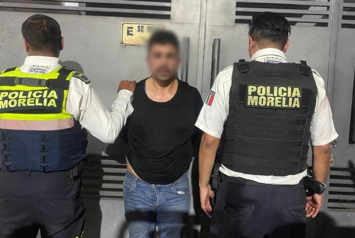 Corría pistola en mano por la calle de Abasolo