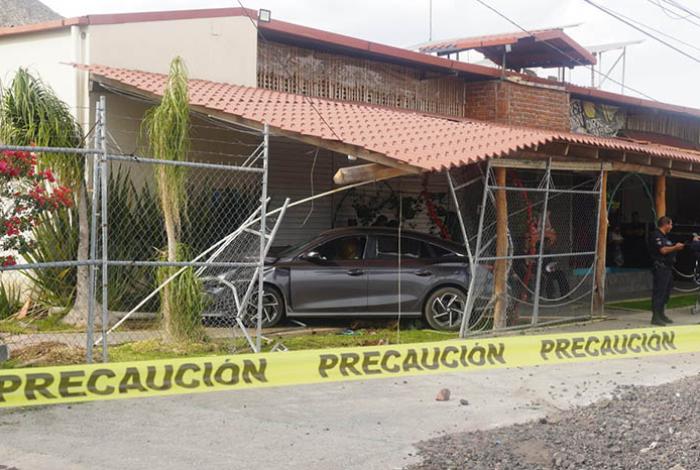 Criminales balean un carro en Zamora, un hombre muere y su hija queda herida