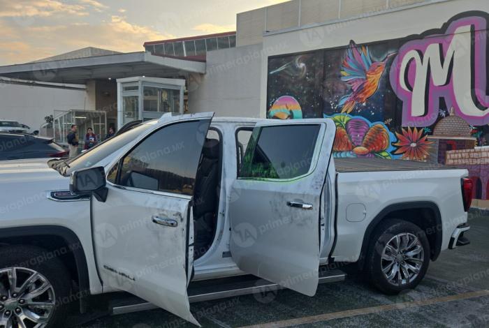 Crist4lean camioneta del alcalde de Los Reyes en Las Américas; se llevaron un r1fle AR-15