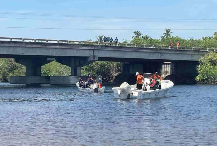Crónica | El dolor persiste en Barra de Santa Ana: continúa la búsqueda del adolescente atacado por cocodrilos