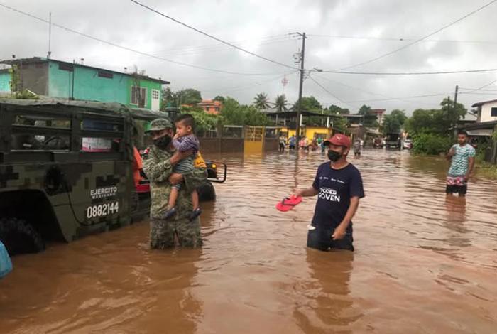 Crónica | Sábado de emergencia en Lázaro Cárdenas tras el paso de la tormenta “Dalila”