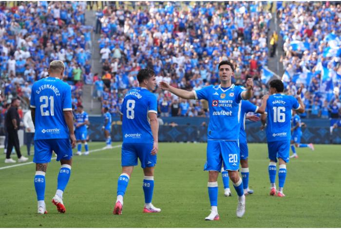 Cruz Azul engrosa su historia y alza el trofeo de Campeón de Campeones