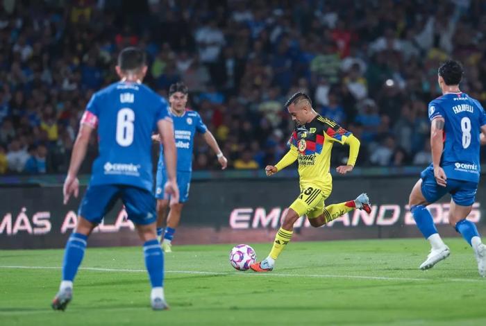 Cruz Azul gana el Clásico Joven ante el América y sigue invicto en casa