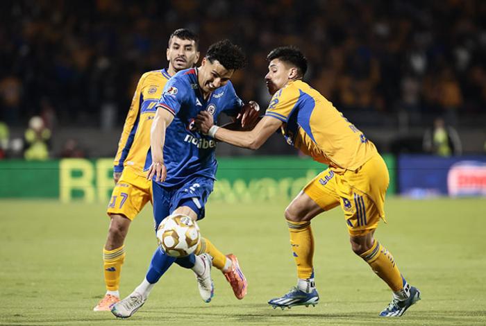 Cruz Azul saca empate ante Tigres en la ida de la semifinal del Apertura 2025