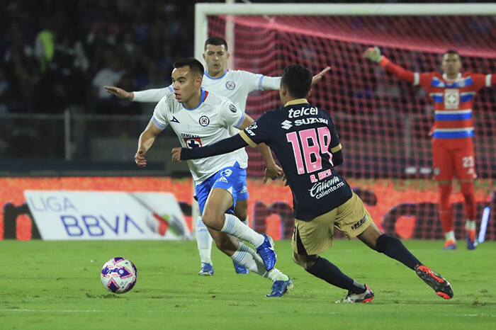 Cruz Azul vence a los Pumas y se confirma como líder del Apertura 2024