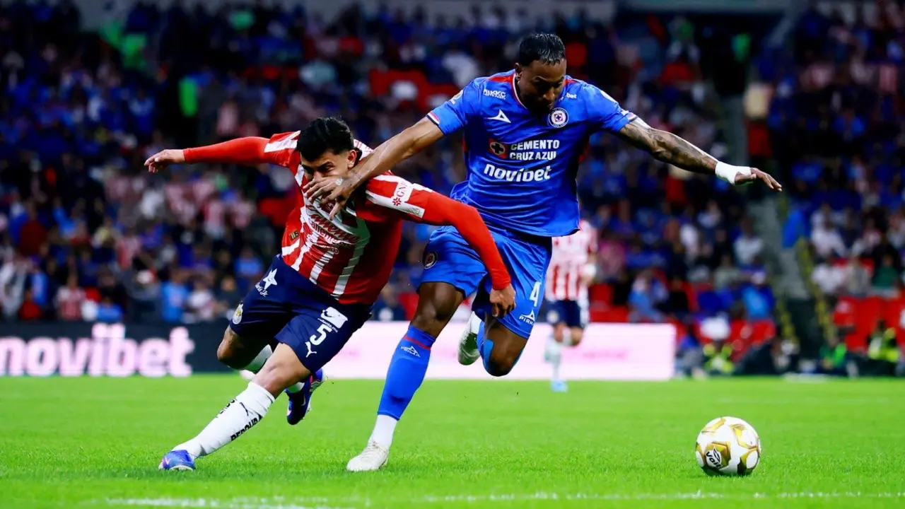 Cruz Azul y Chivas dejan abierta la semifinal tras vibrante empate en la ida
