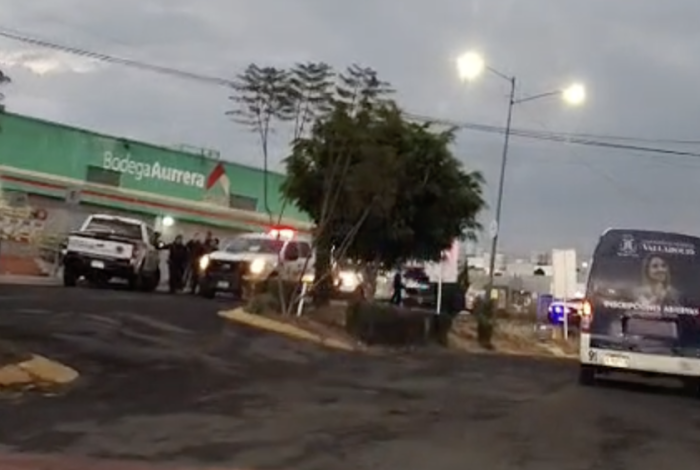 Cuchill0 en mano, dos mujeres asaltan Aurrera de Tarímbaro