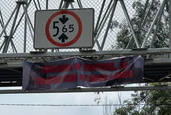 Cuelgan mantas contra Araceli Saucedo