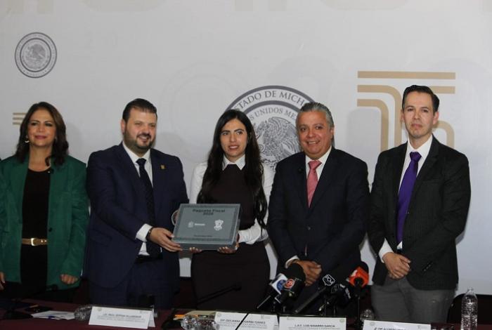 ”Cuidaremos que presupuesto se ejerza con responsabilidad”, resalta Presidenta del Congreso al recibir Paquete Fiscal 2026