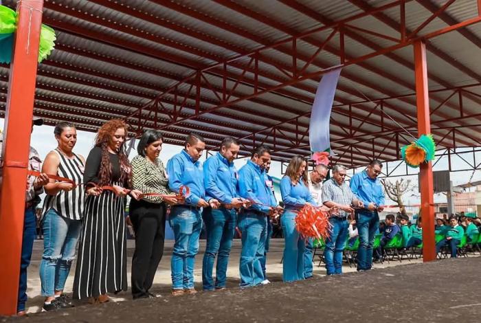 Cumple Gobierno de Zacapu e inaugura techumbre en primaria Ricardo Flores Magón en La Escondida