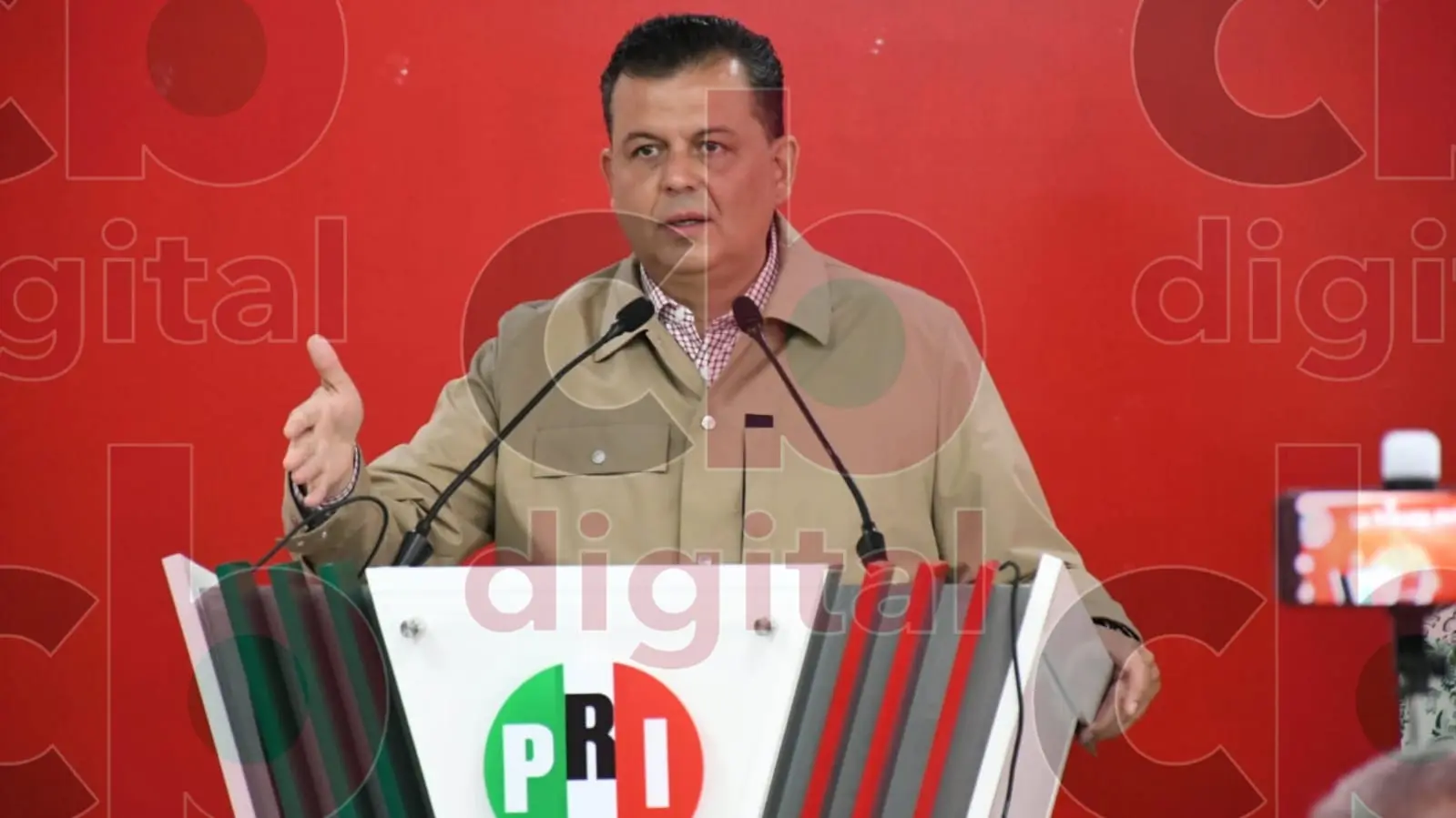 Cussi dejó un desmadre en Morelia; afirma Memo Valencia