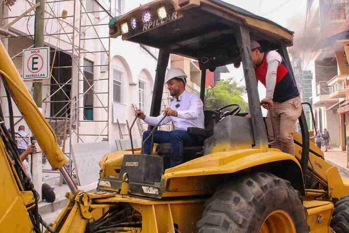 Da inicio Humberto Jiménez a pavimentación, rehabilitación de red de alcantarillado y drenaje de calle Galeana en Los Reyes