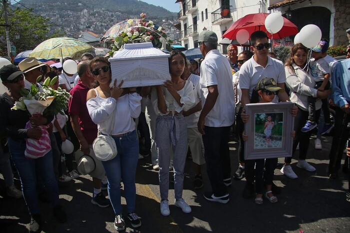 Dan sepultura a Camila, niña asesinada en Taxco