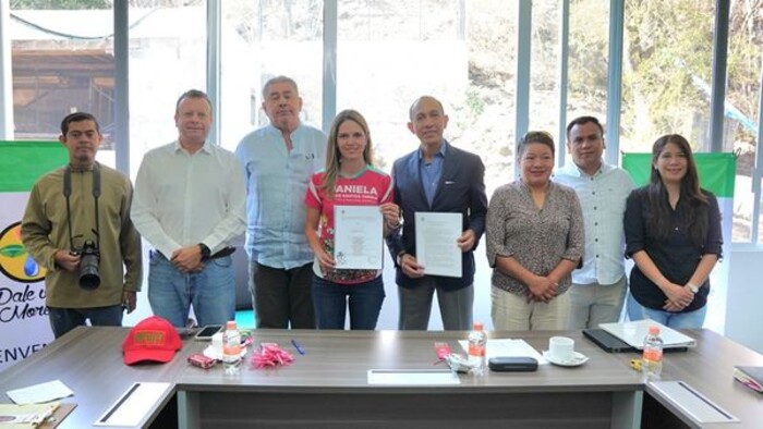 Daniela De Los Santos firma Compromiso por el Medio Ambiente y el Agua en Morelia