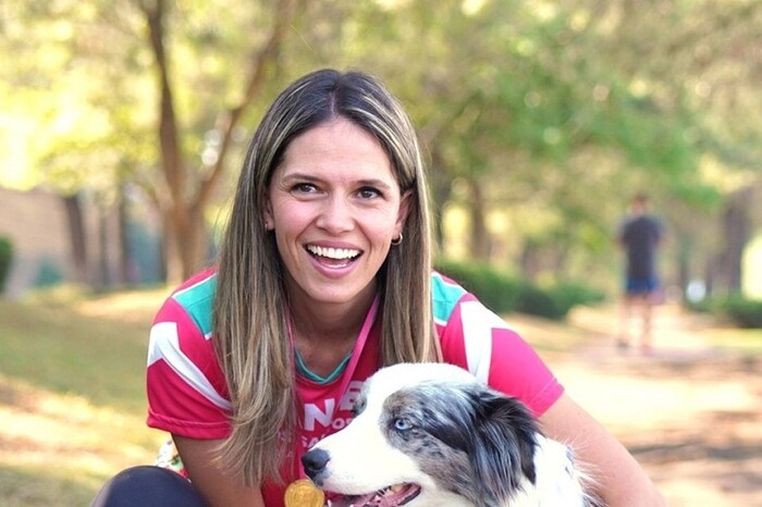 Daniela de los Santos firma agenda animalista en evento familiar