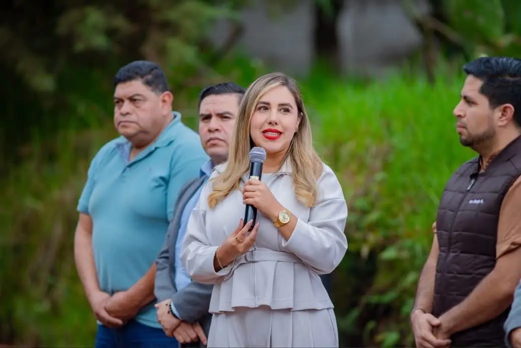 Dayana Pérez entrega la rehabilitación de la calle Terrazas en Salvador Escalante