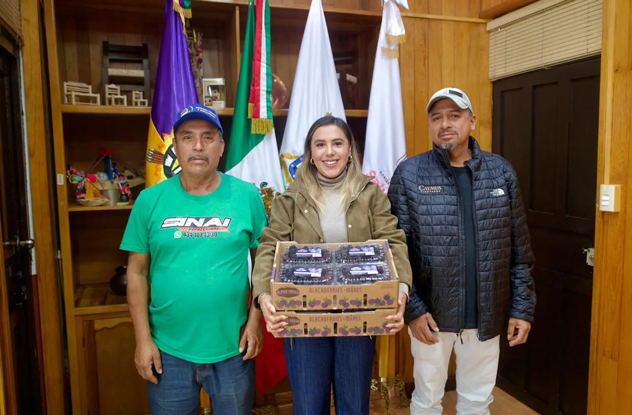 Dayana Pérez Mendoza fortalece el diálogo con representantes ejidales de Santa Rosa