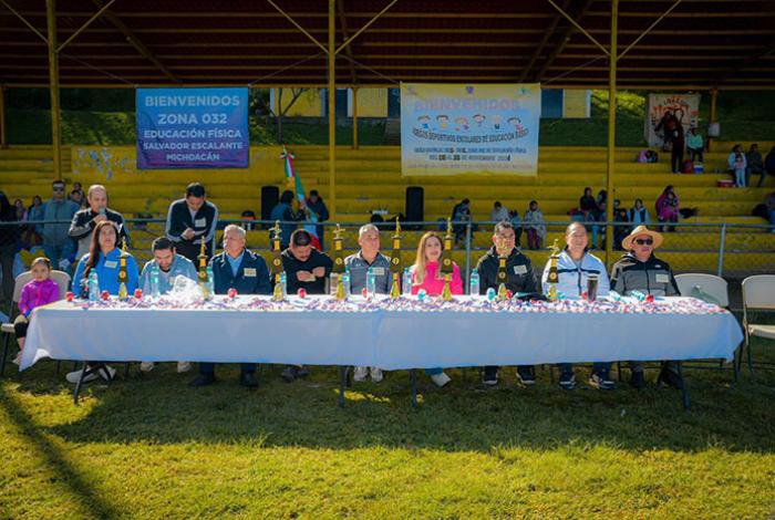Dayana Pérez Mendoza inaugura los Juegos Deportivos Escolares en Salvador Escalante