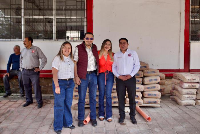 Dayana Pérez Mendoza se reúne con encargados del orden de Agua Verde para reforzar acciones comunitarias