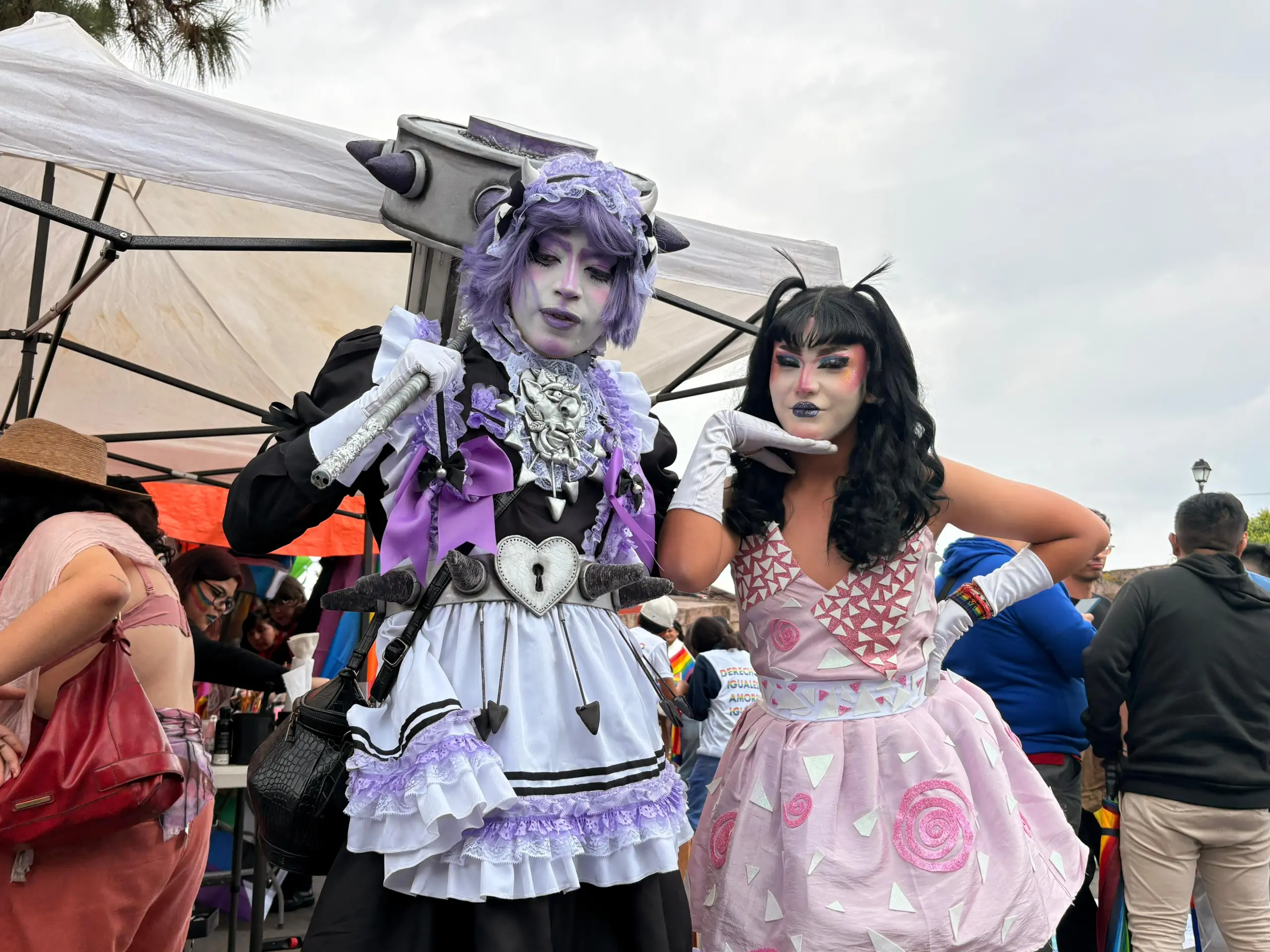 De 800 hasta dos mil pesos es lo que gastan algunos de los asistentes a la marcha del orgullo en Morelia