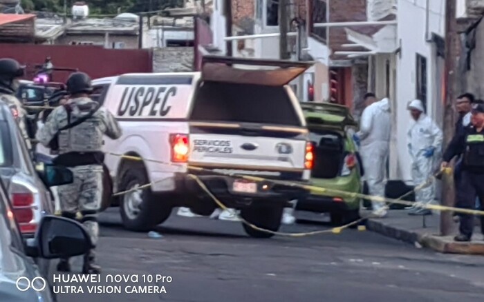 De siete balazos, matan a conductor en su auto en Morelia