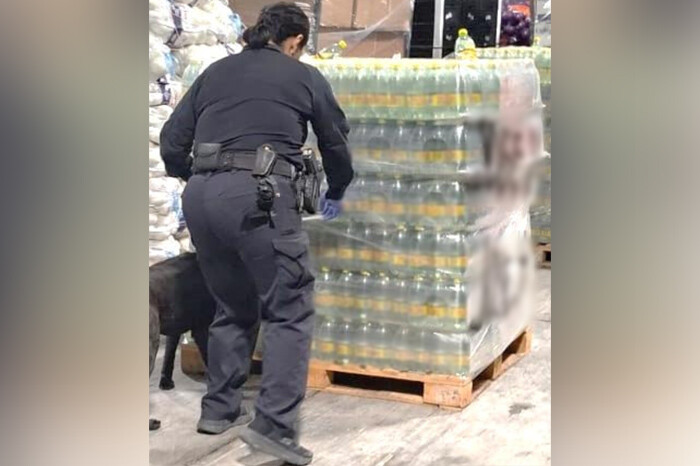 Decomisan más de una tonelada de metanfetamina líquida oculta en botellas de agua mineral, en la frontera con EUA