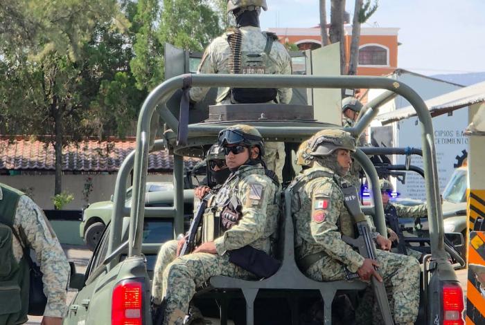 DEFENSA captura a 5 presuntos integrantes del CJNG en Zitácuaro; desatan bloqueos y narcoviolencia