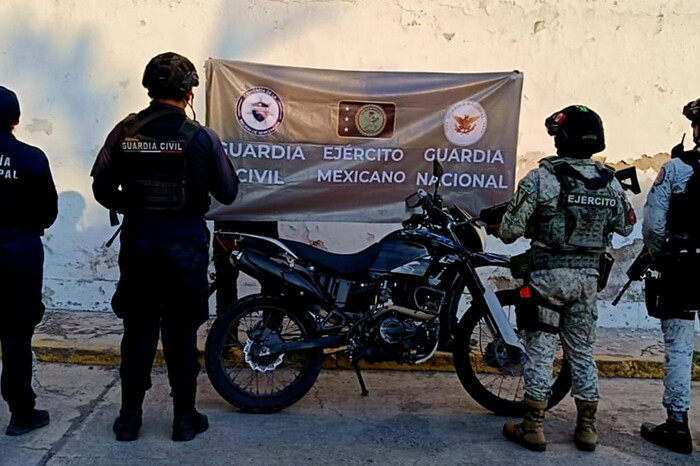 Delincuente abandona moto robada, se lleva una cuatrimoto y huye; policía recupera ambas unidades