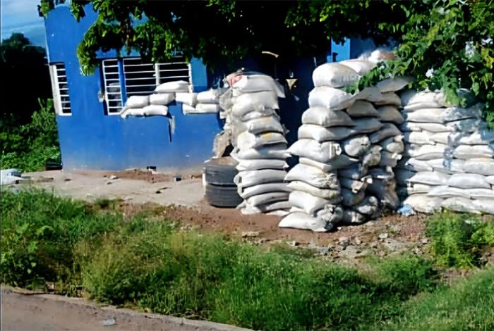 Delincuentes atacan a la Policía de Buenavista en la carretera a Apatzingán