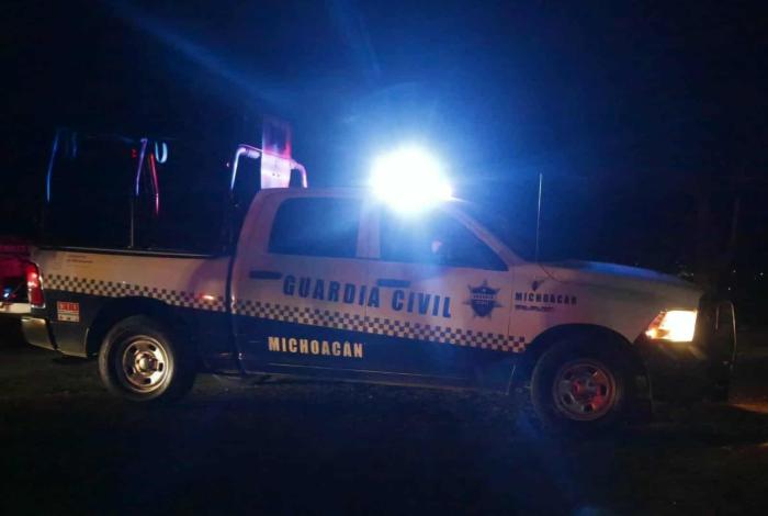 Delincuentes dejan narcomanta en un puente al norte de Morelia