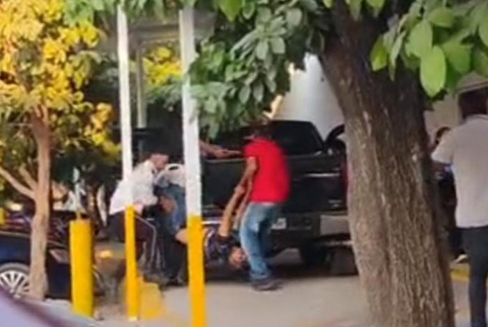 Delincuentes intentan 'levantar' a una pareja; al no poder, matan al hombre y hieren a la mujer, en Apatzingán