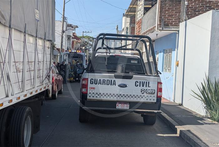 Delincuentes irrumpen en una vivienda y balean a un hombre, en la colonia México de Uruapan