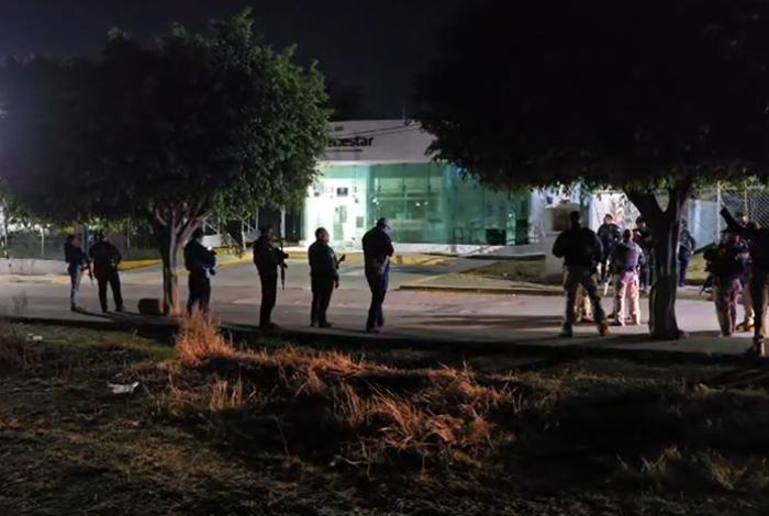 Delincuentes rafaguean Banco del Bienestar en la cabecera municipal de Tarímbaro