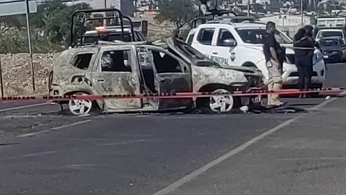 Delincuentes rafaguearon un vehículo en la carretera Álvaro Obregón-Tarímbaro