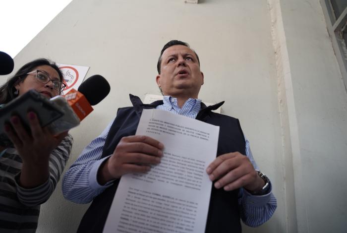 Denuncia Guillermo Valencia a Leonel Godoy por supuestos daños al honor