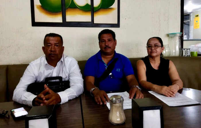 Denuncian a SEE por abandono en Cecadej; padres de familia cierran recinto