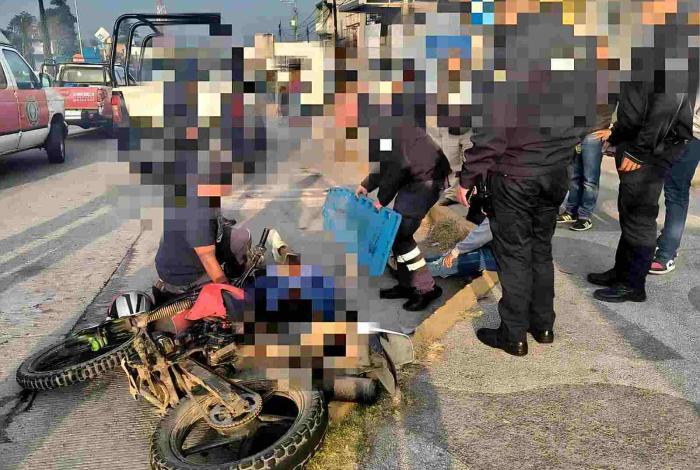 Derrape de moto deja 2 heridos en el libramiento de Zitácuaro
