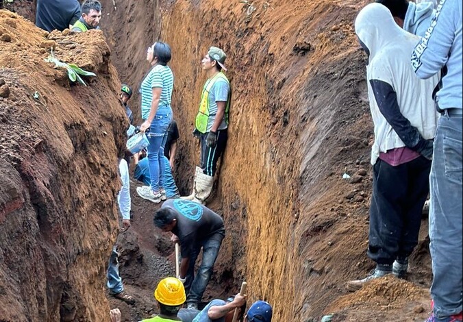 Derrumbe deja atrapados a cinco albañiles en Uruapan