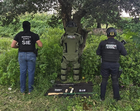 Desactivan artefactos explosivos y aseguran armas en Michoacán