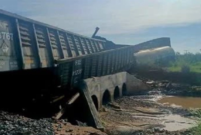 Descarrilamiento provoca derrame de 60 mil litros de químico en Sonora