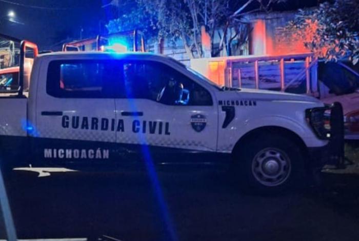 Desconocidos rafaguean vivienda en la comunidad de Caltzotzin, en Uruapan