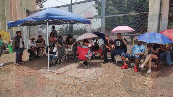 Desde 12 horas antes del concierto, madres esperan a Alejandro Sanz en el Morelos