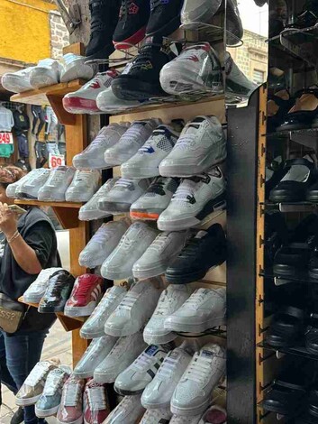 Desde $400 se venden zapatos escolares previo al regreso clases en Morelia