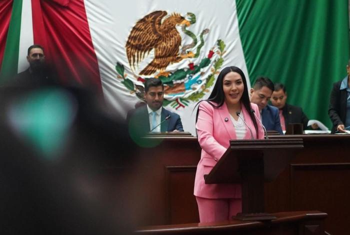 Desde el Congreso se seguirán promoviendo acciones legislativas contra la violencia escolar: Adriana Campos