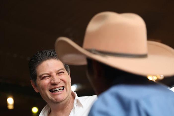 Desde Tangancícuaro, llama Alfonso Martínez a alzar la voz por el campo