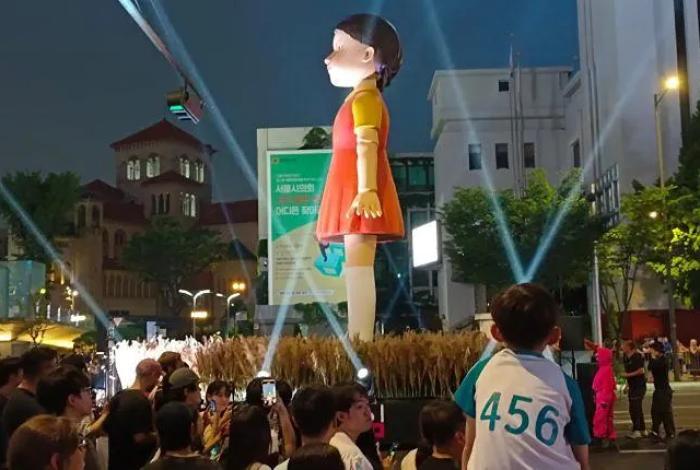 Desfile masivo en Seúl celebra estreno mundial de última temporada de “El juego del calamar”